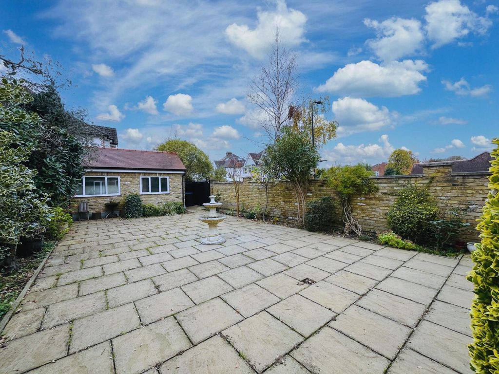 Property photo 2 of 11 Photo 12