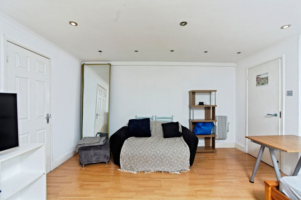 Property photo 2 of 18 Pbox-Img.Jpg