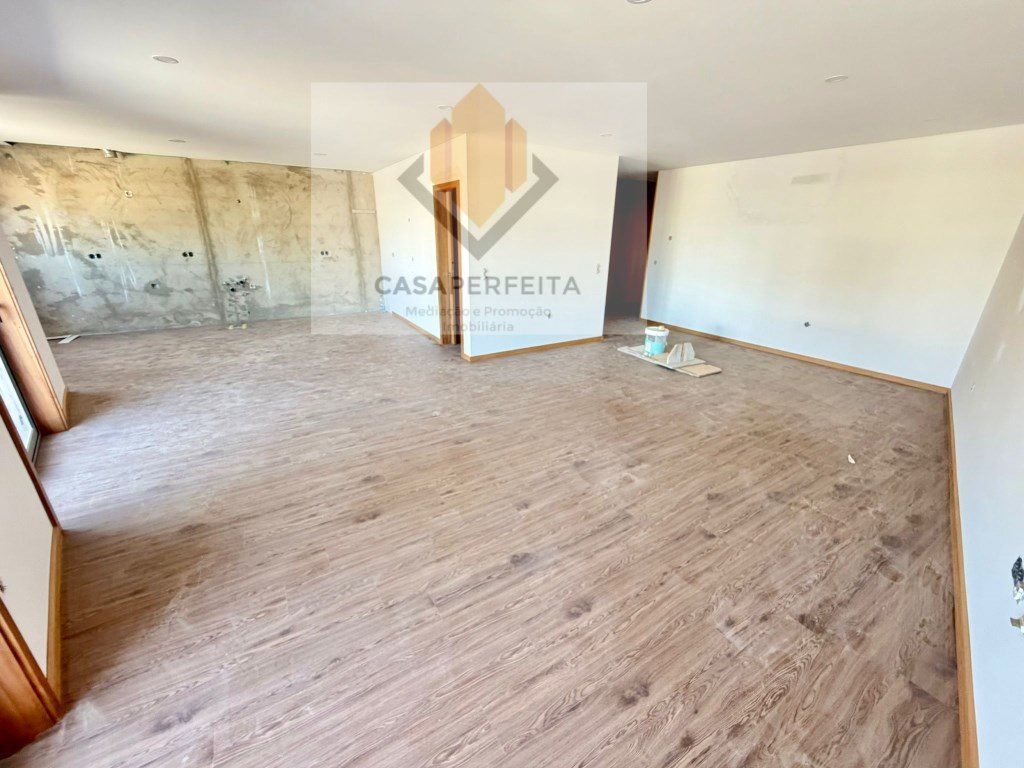 Property photo 3 of 27
