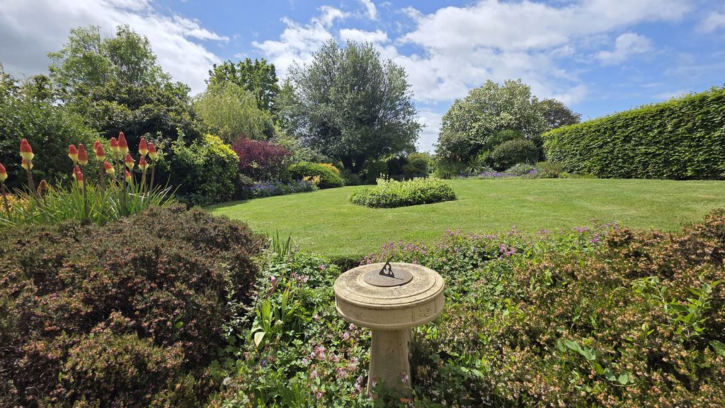Property photo 1 of 33