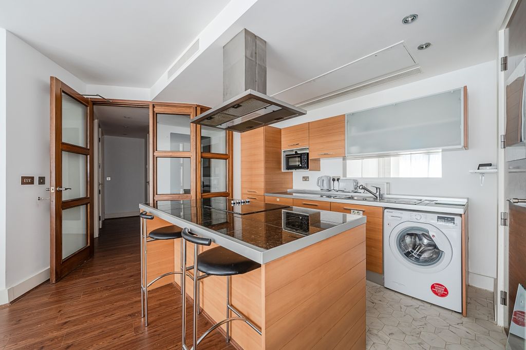 Property photo 3 of 19 Kitchen