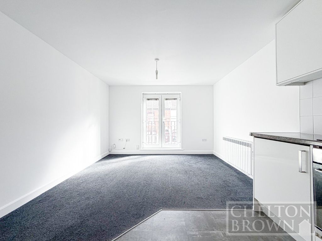 Property photo 3 of 22 Living Room/Kitchen