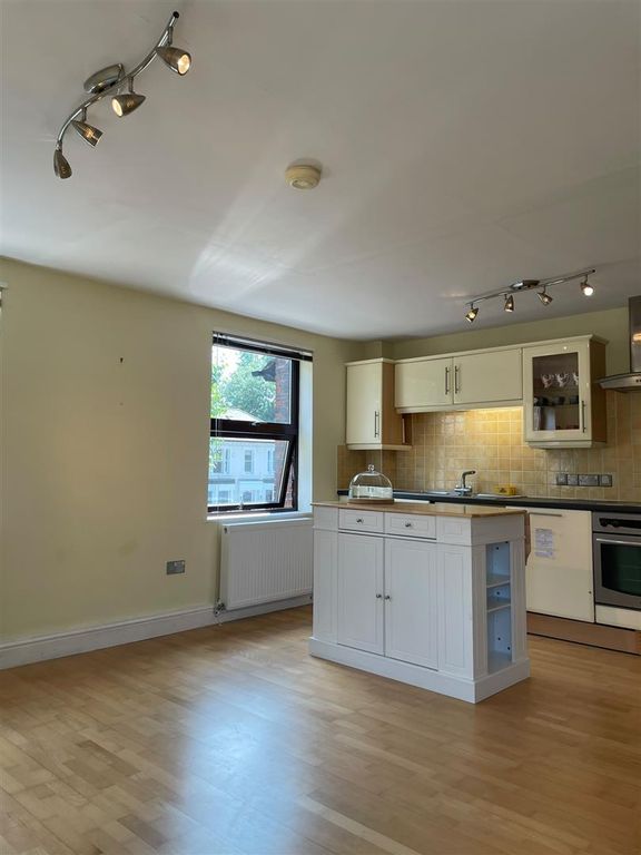 Property photo 1 of 14 Flat 4 5 Cavendish Rd Kit1.Jpeg