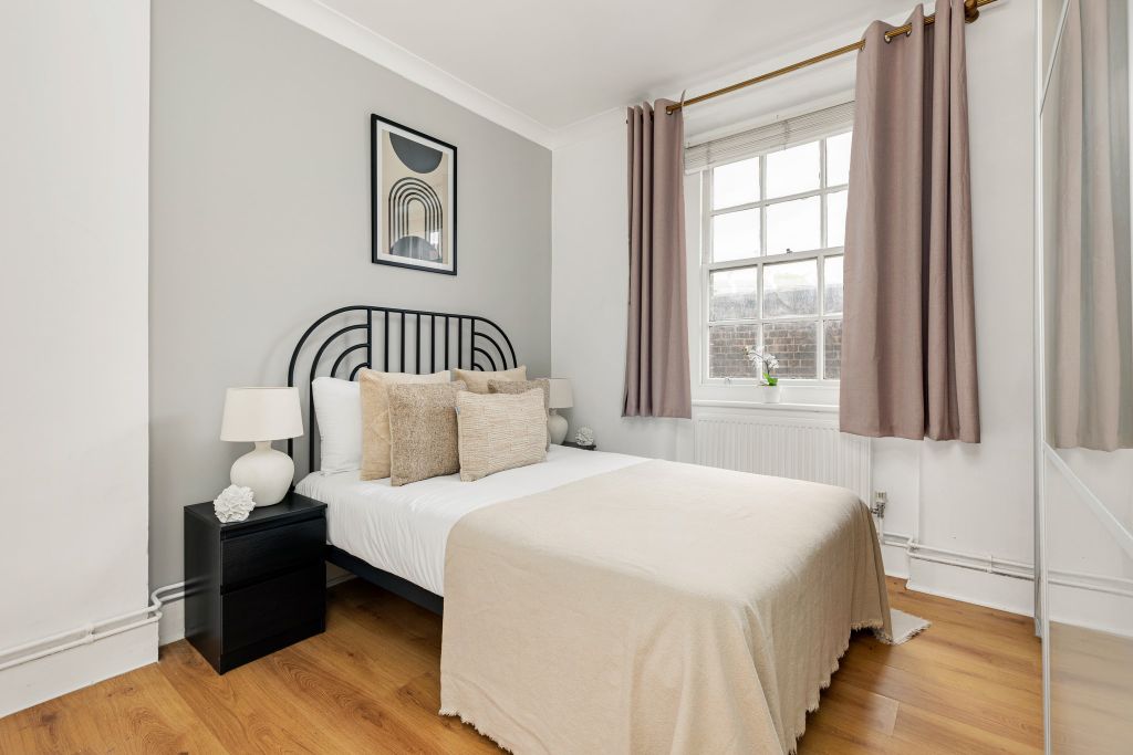 Property photo 3 of 25 Bedroom