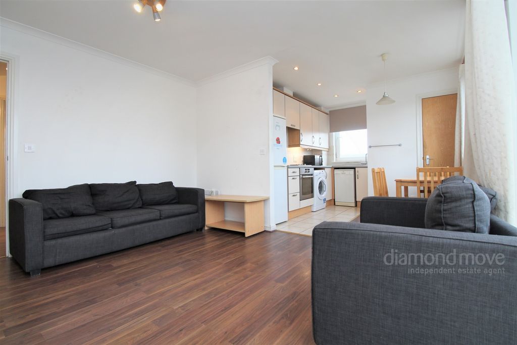 Property photo 1 of 9 Photo 8