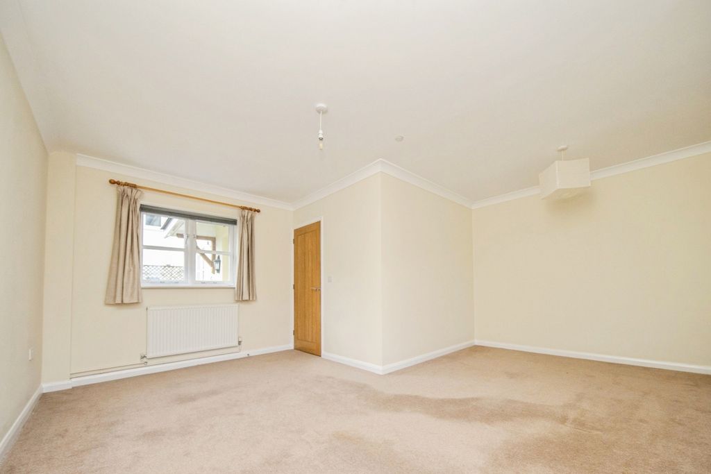 Property photo 3 of 12 Pbox-Img.Jpg