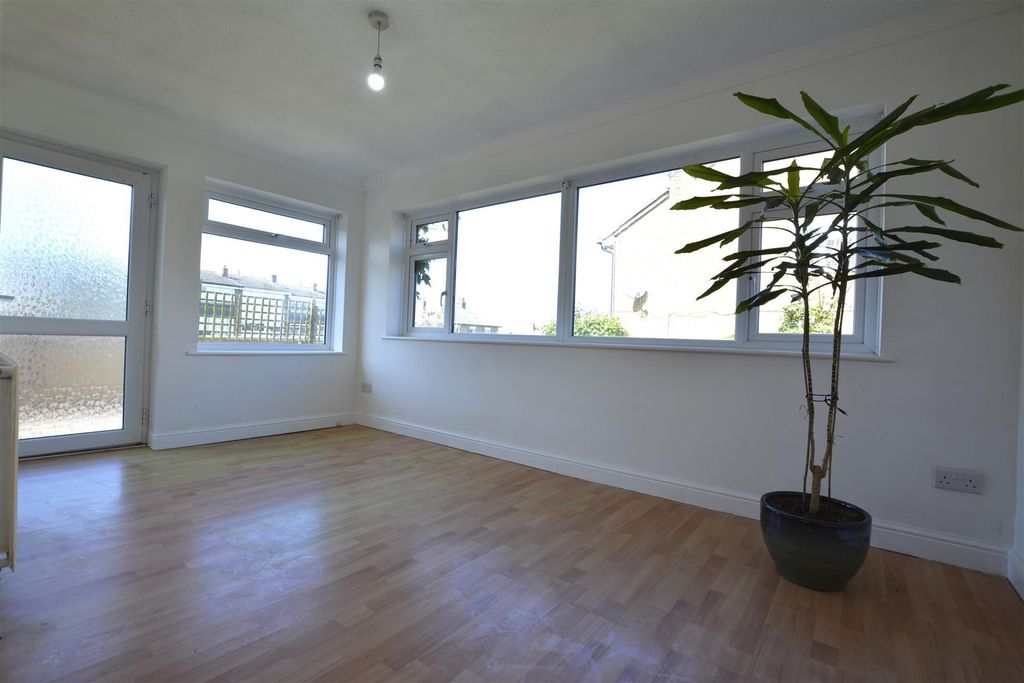 Property photo 3 of 6 Dining.Jpg