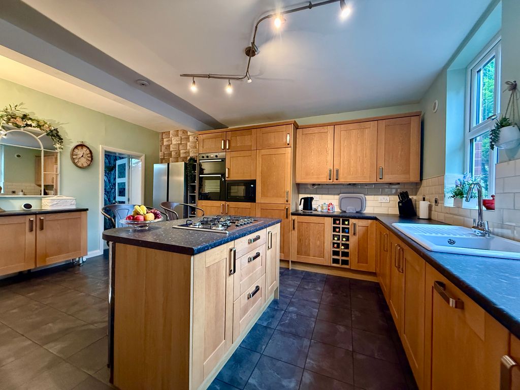 Property photo 2 of 24 Kitchen