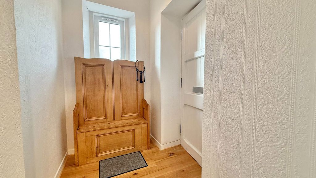 Property photo 3 of 44