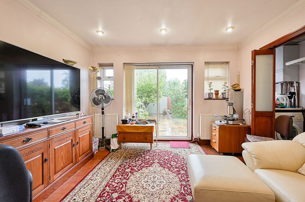 Property photo 2 of 7