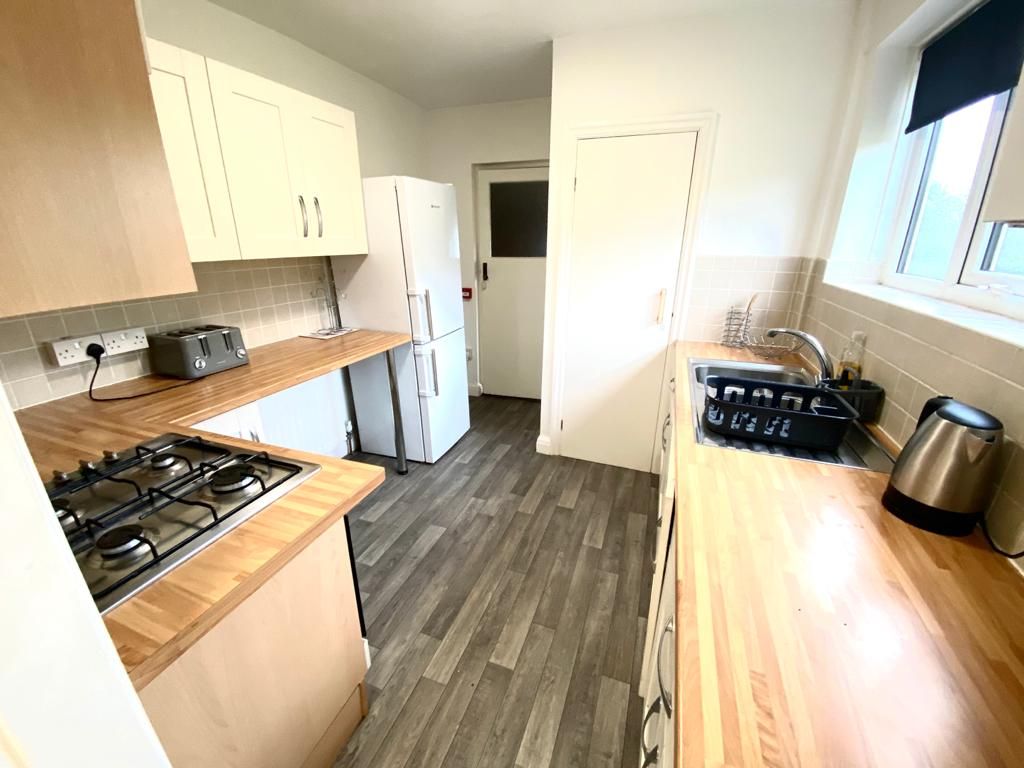 Property photo 3 of 12 Kitchen 1