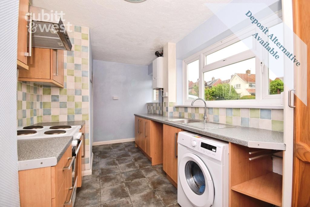 Property photo 3 of 13 Kitchen