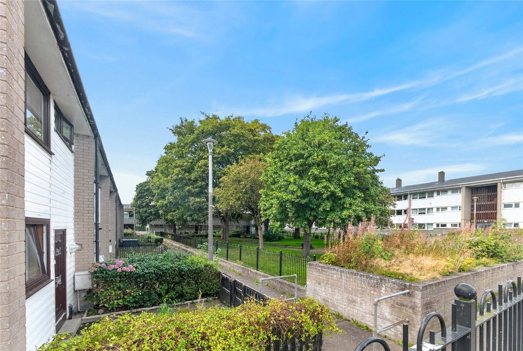 Property photo 3 of 10 Crewe Road North