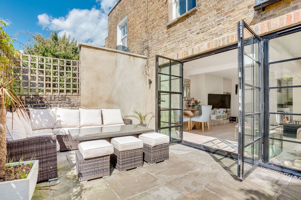 Property photo 2 of 10