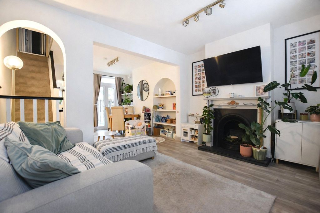 Property photo 2 of 11 Picture No. 13