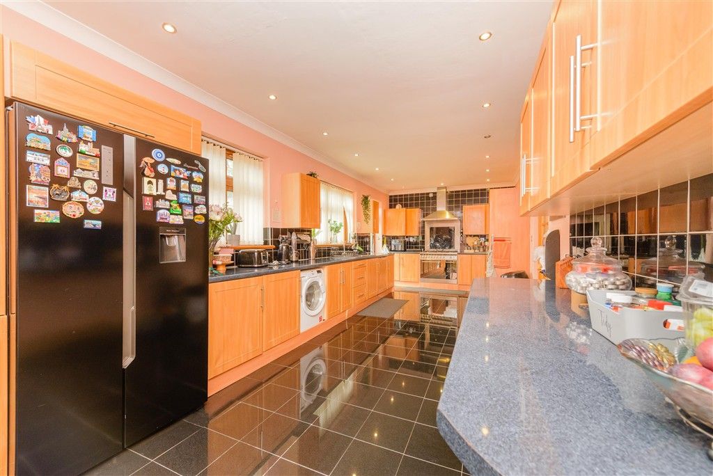 Property photo 2 of 17 Kitchen