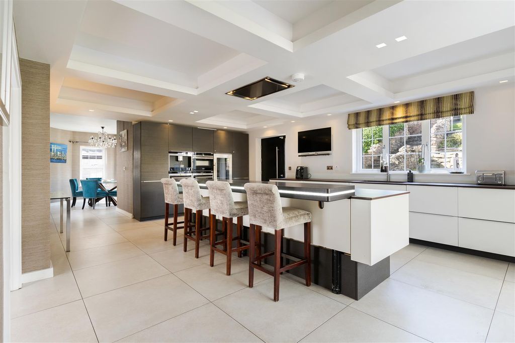 Property photo 3 of 23 Wh10.Jpg