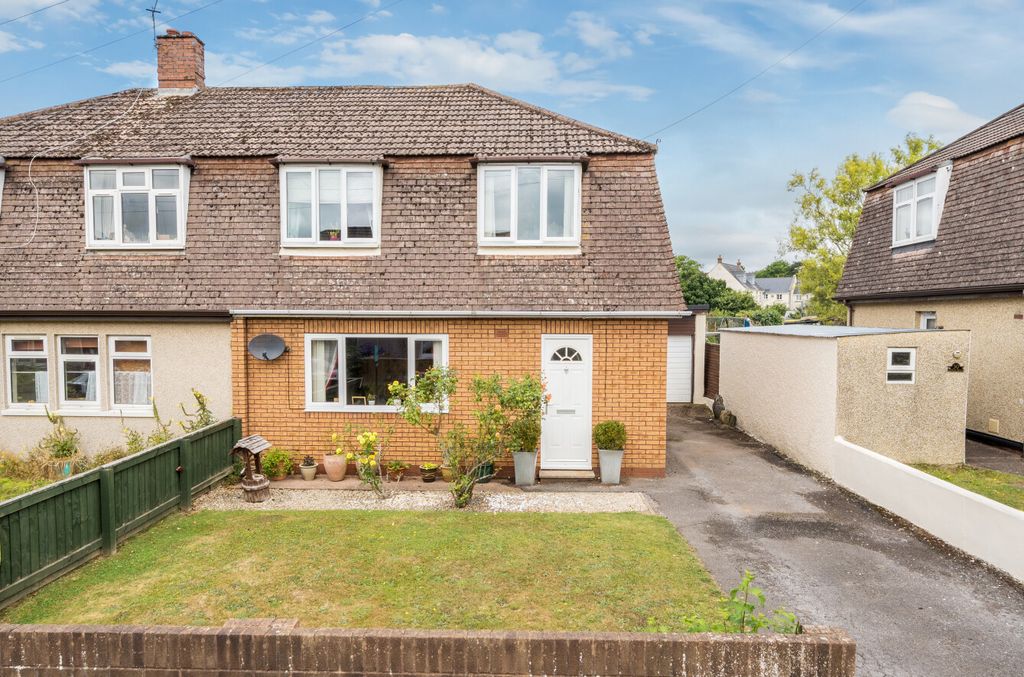 Property photo 1 of 16 Seddons, Tiverton