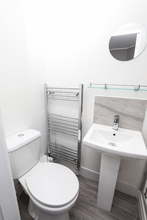 Property photo 3 of 22 74 Crescent #3.Jpg