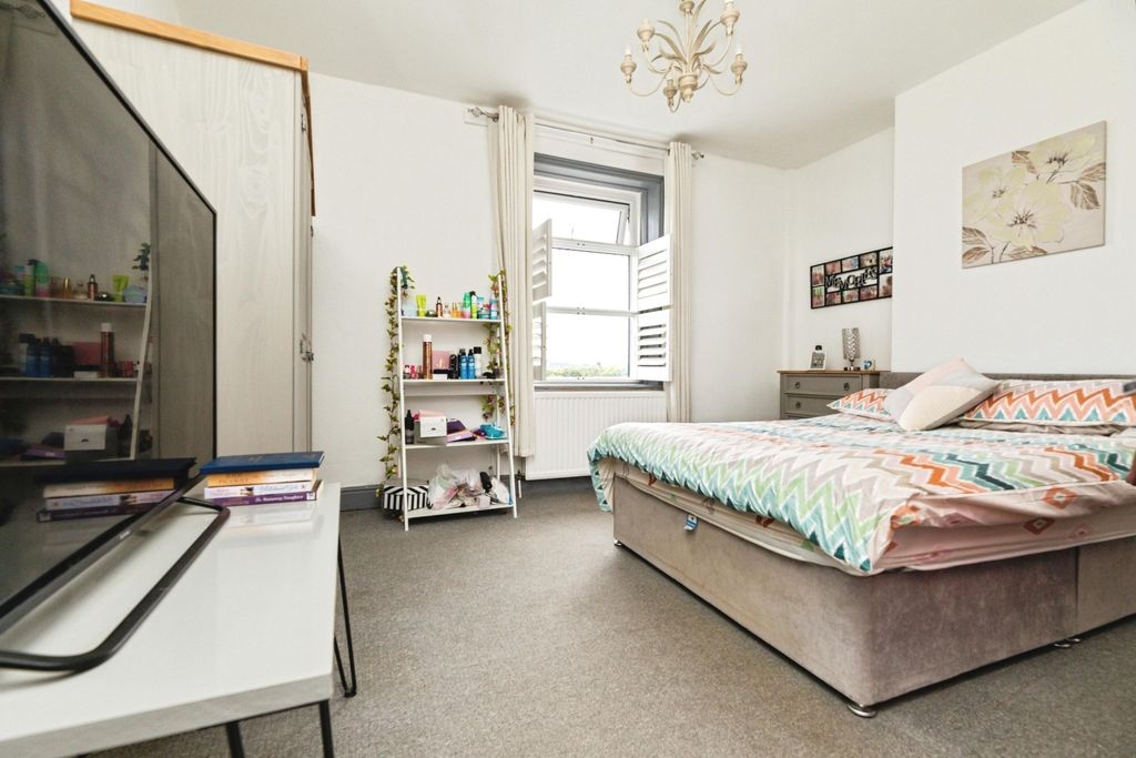 Property photo 3 of 19 Pbox-Img.Jpg