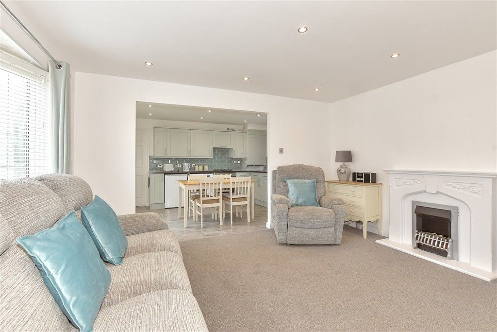 Property photo 3 of 10 Lounge