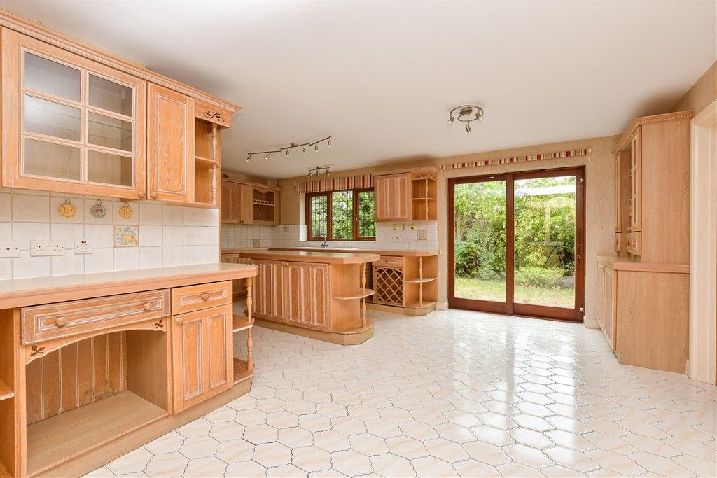 Property photo 3 of 25 Kitchen