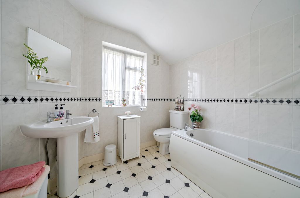 Property photo 3 of 17 1457236-1-69Fce53...