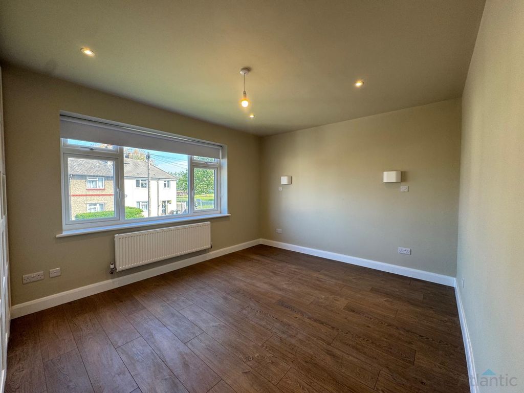 Property photo 3 of 10 Gallery