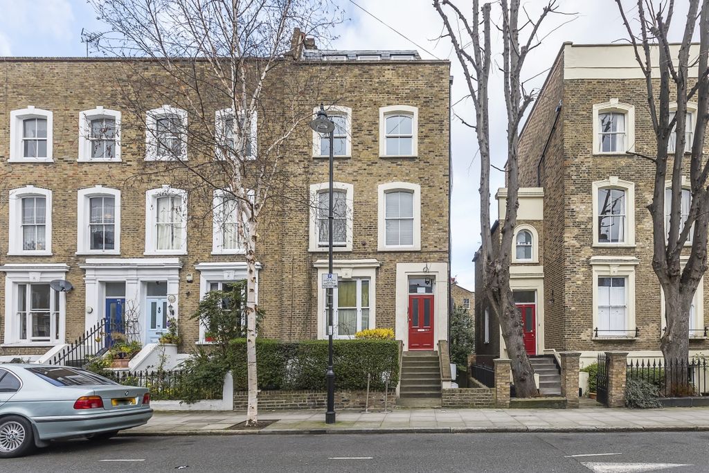 Property photo 1 of 8 Northchurch Road