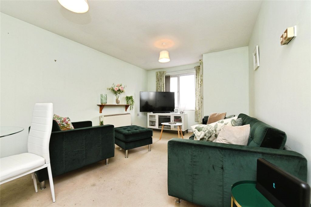 Property photo 2 of 17 Internal