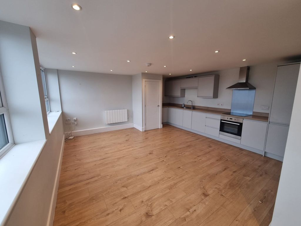 Property photo 2 of 6 Lounge 4