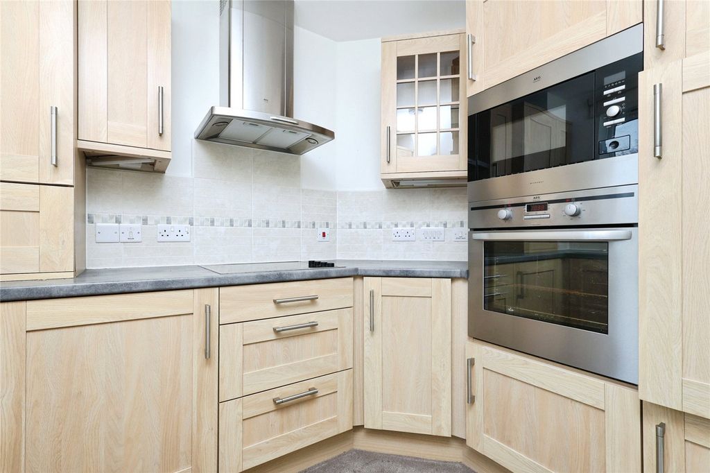 Property photo 3 of 10 Kitchen