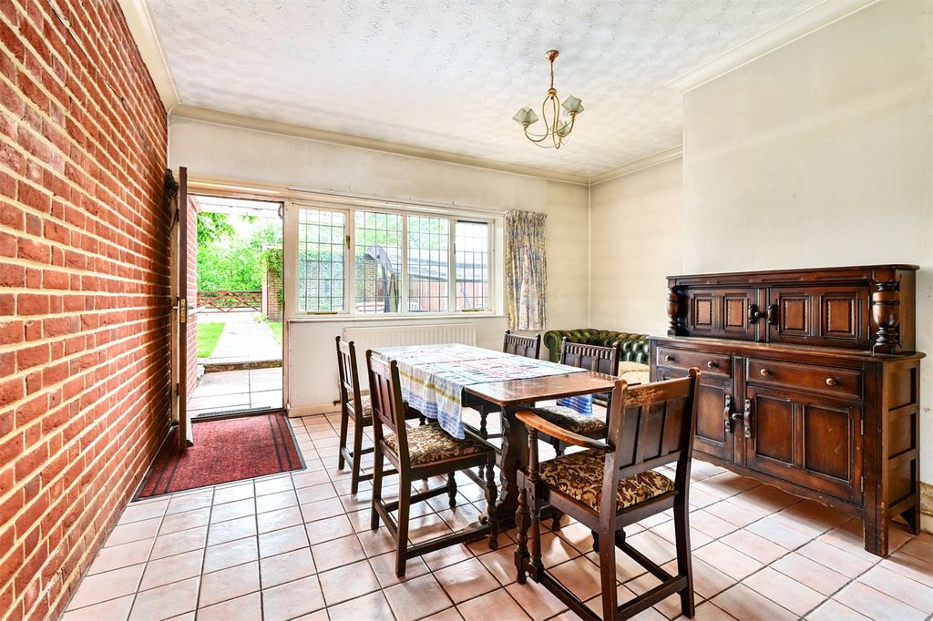 Property photo 2 of 21 Picture No. 12