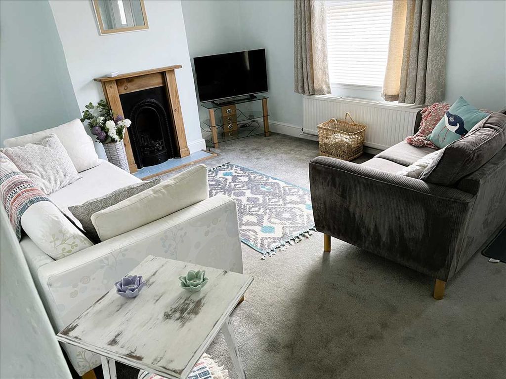 Property photo 2 of 13 Lounge