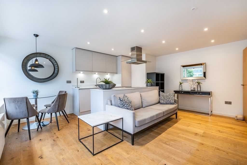 Property photo 2 of 12 Millbank-Court-02