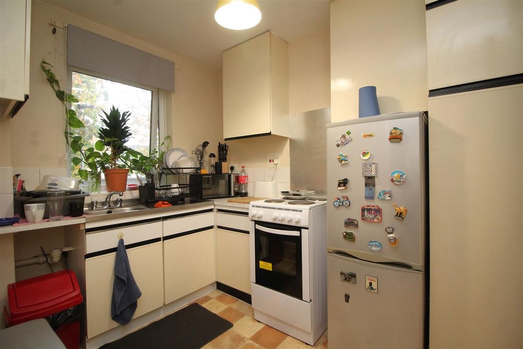 Property photo 3 of 5 Kitchen.Jpg