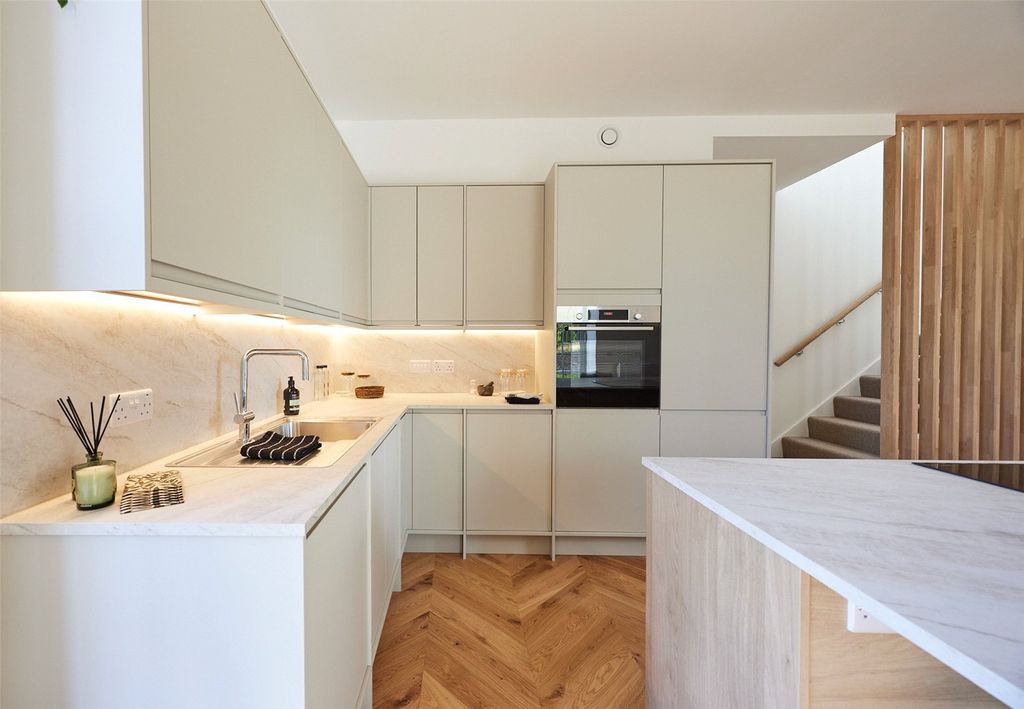 Property photo 2 of 17 Picture No. 13