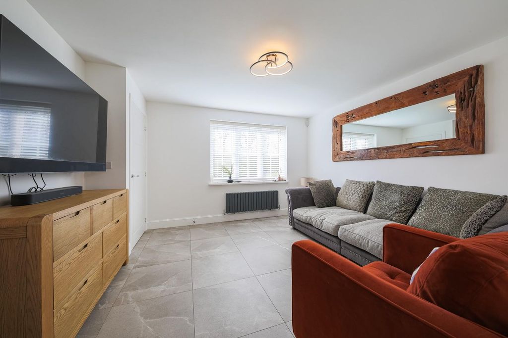 Property photo 3 of 18 Living Room