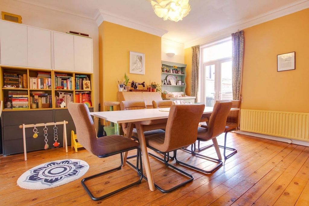 Property photo 3 of 37