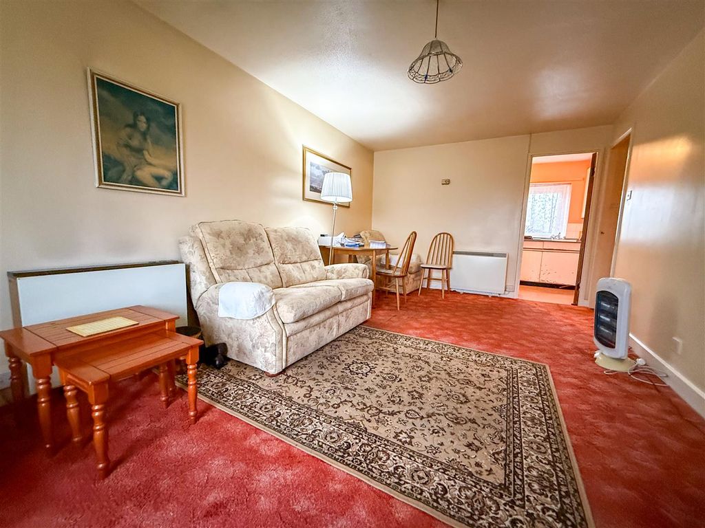 Property photo 3 of 10 Lounge