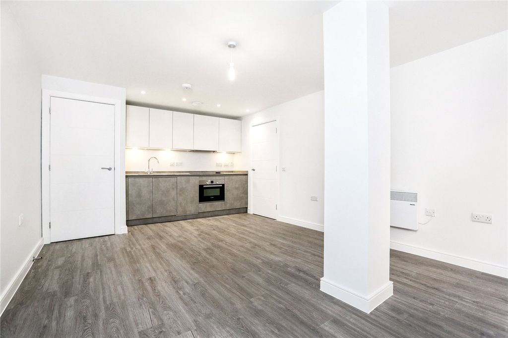 Property photo 2 of 11 Kitchen
