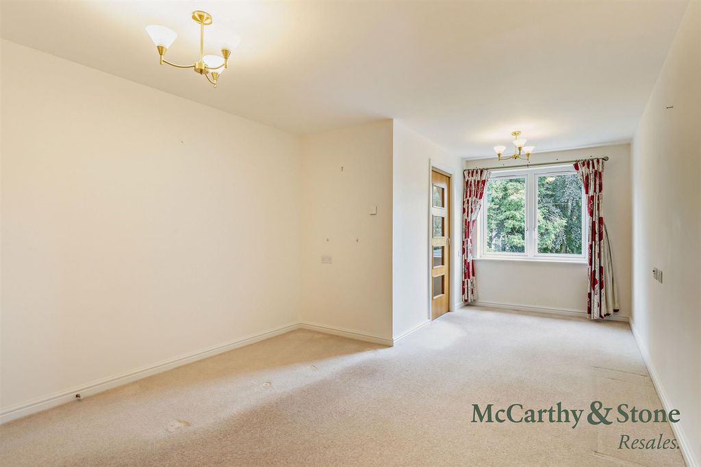 Property photo 3 of 19 Living Room