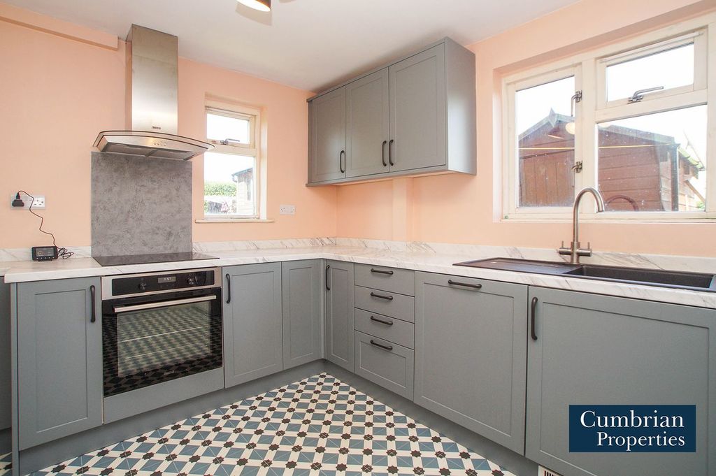 Property photo 2 of 17 Kitchen