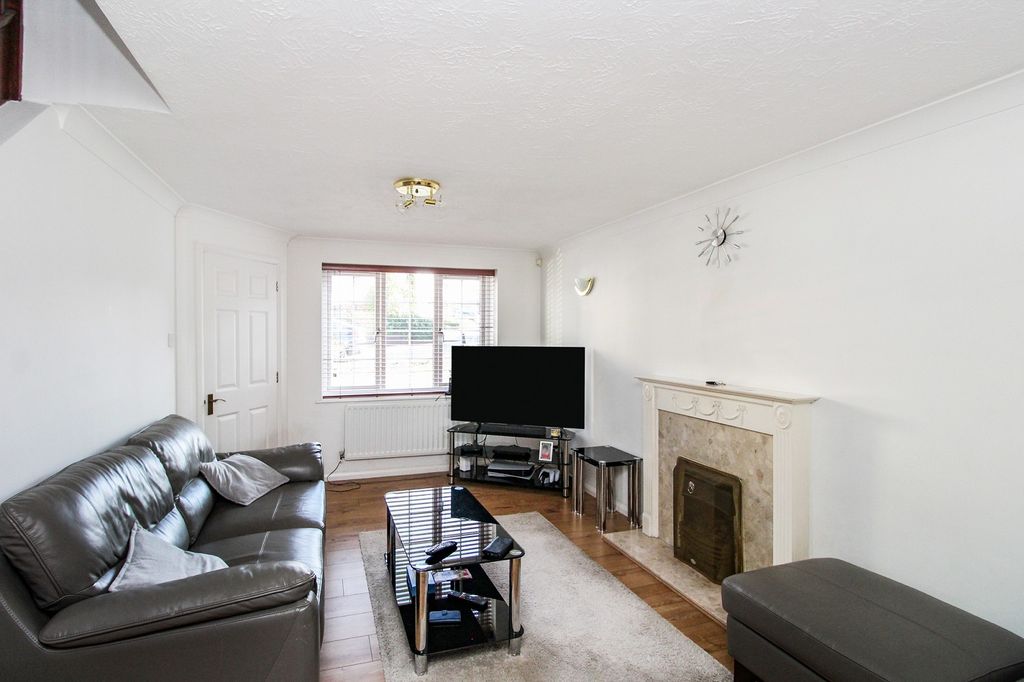 Property photo 3 of 13 Lounge