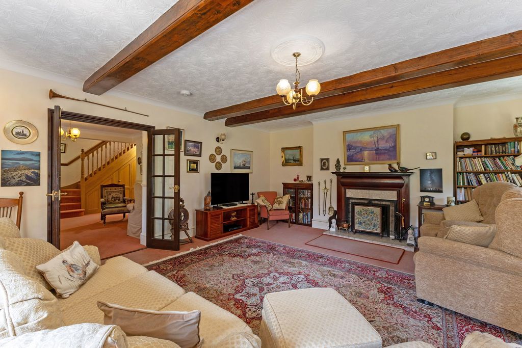 Property photo 2 of 32