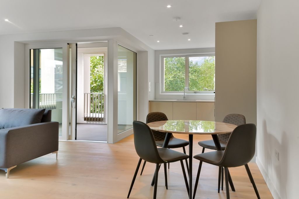 Property photo 3 of 9 Living Area