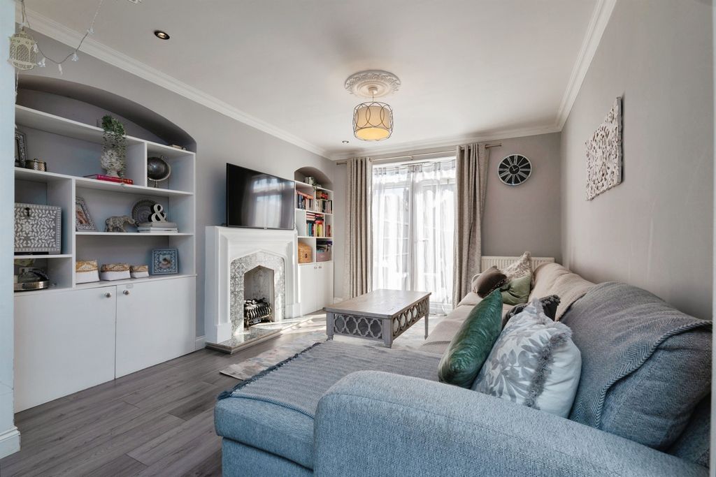 Property photo 2 of 19