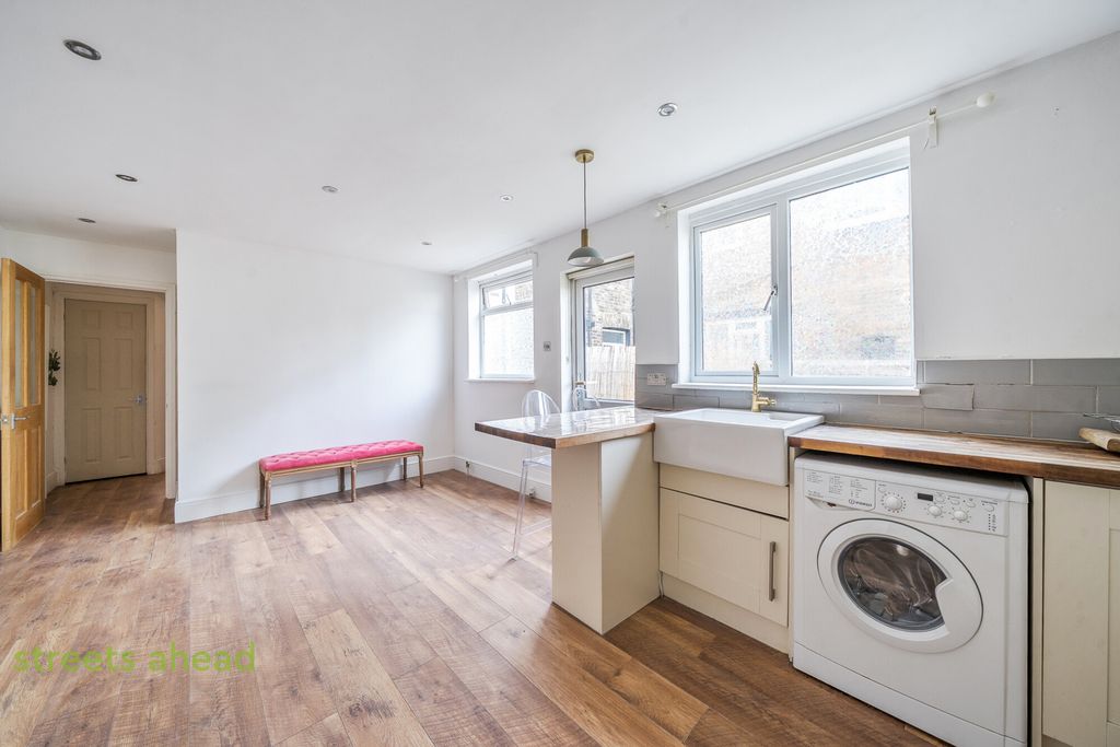 Property photo 3 of 11 54F42609-893F-47E...