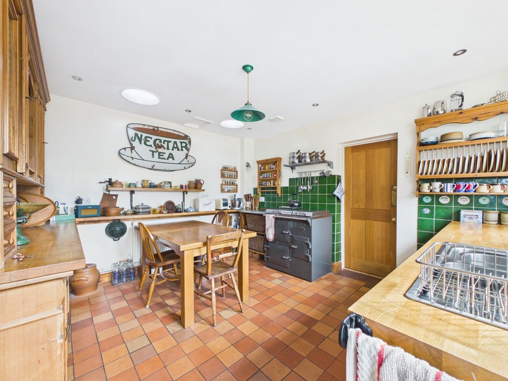 Property photo 3 of 37 Kitchen/Breakfast Room