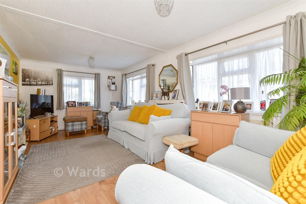 Property photo 1 of 12 Lounge